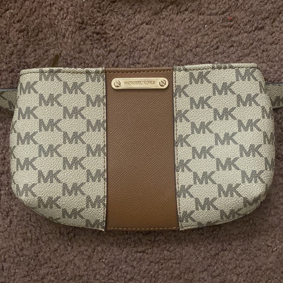 Micheal Kors belt bag Small/ medium - Picture 3 of 17